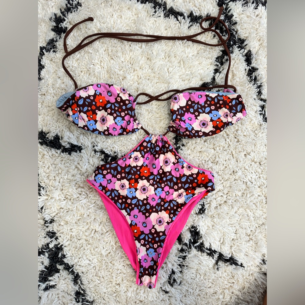 Reversible & adjustable one piece swimsuit from ONEONE swimwear.